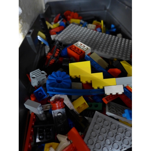 2286 - 50cm Curver Tidy Box containing mixed Lego