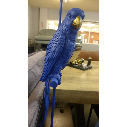 1341 - A blue parrot lamp