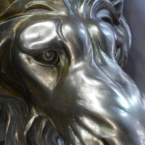 1412 - A gold lion bust