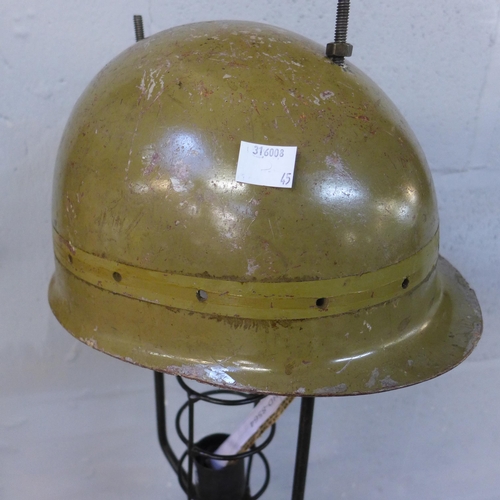 1424 - A militaria inspired table lamp - MD8564 * this lot is subject to VAT