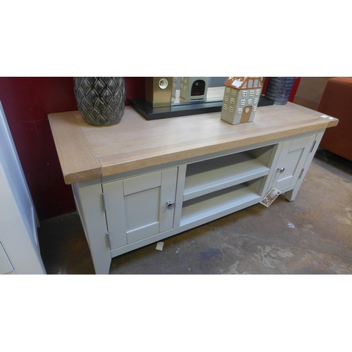 1429 - A grey painted and oak TV/media unit with two doors and one shelf  - MTPANB013V * this lot is subjec... 