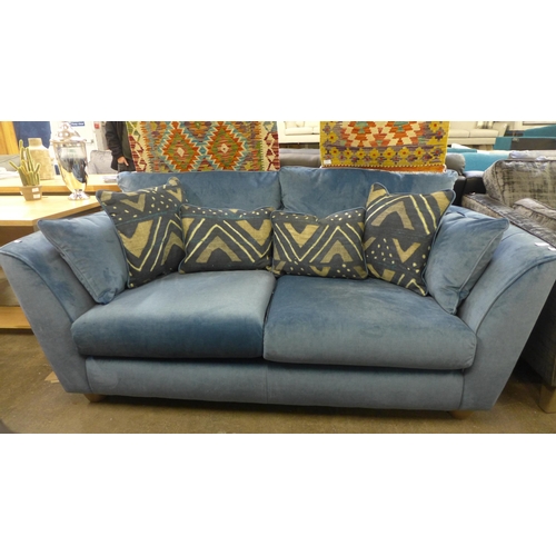 1487 - A diamond blue velvet 2.5 seater sofa