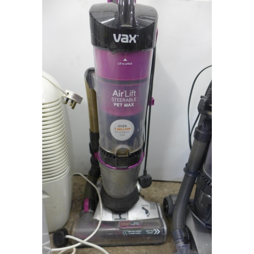 2404 - Vax Airlift vacuum cleaner- W