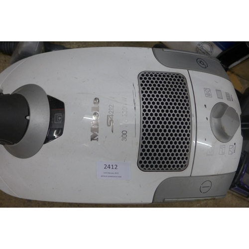 2412 - Miele S4212 vacuum cleaner