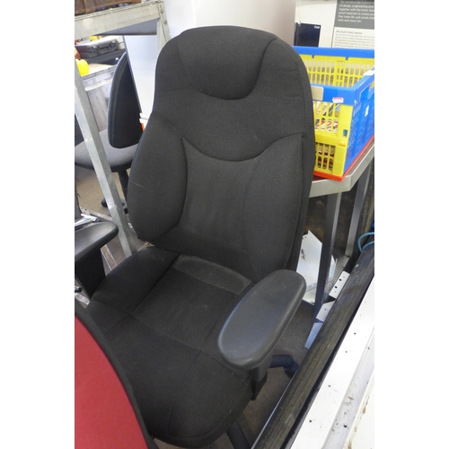 2485 - 2 Office chairs