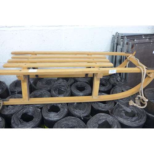 2532 - Wooden sled