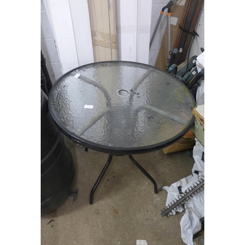 2536 - ca. 60 cm round glass-topped patio/garden table