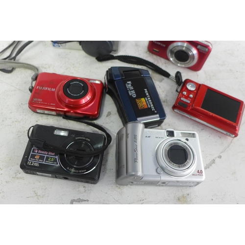 2334 - Mixed camera bundle x7 polaroid, JVC, Archos tablet