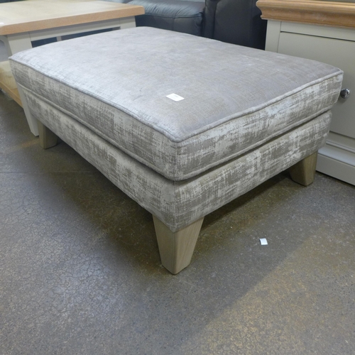 1543 - A Dolce Alessia silver velvet rectangular cushioned top footstool