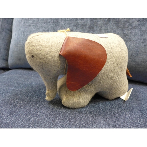 1434A - An Ethan elephant doorstop (505631592698110)   *