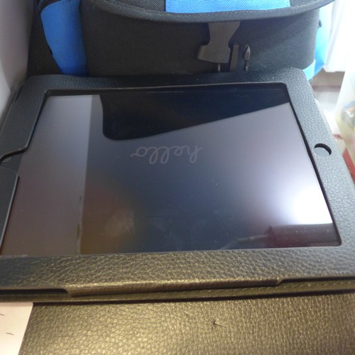 2326 - IPad 2019 with keyboard in case - W