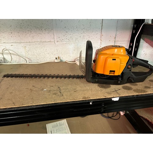 2339 - Mcculloch hedge trimmer - needs service