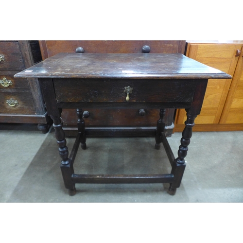 102 - A William III oak single drawer side table