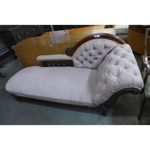 118 - A Victorian mahogany and fabric upholstered chaise longue