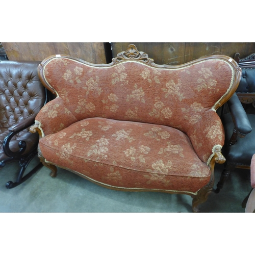 126 - An early 20th Century French carved beech and fabric upholstered settee