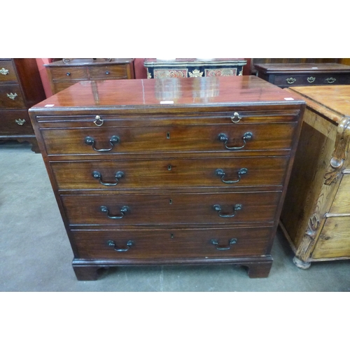 29 - A George II mahogany bachelor's chest of drawers