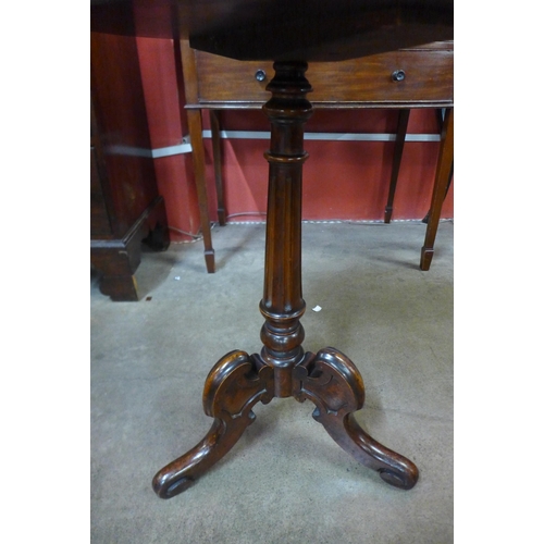 31 - A Victorian walnut tripod wine table