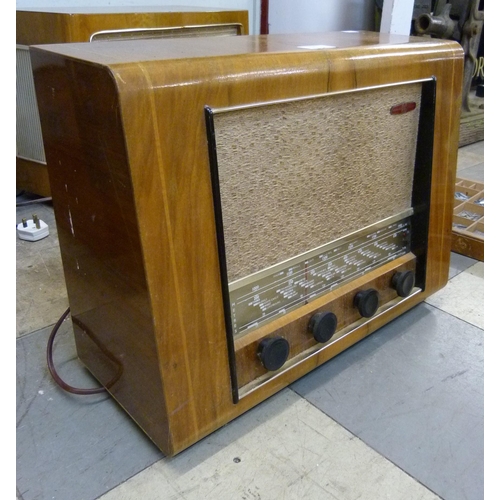 358 - A vintage walnut Pye valve radio