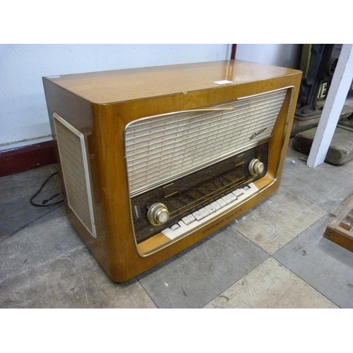 359 - A vintage walnut Riviera valve radio