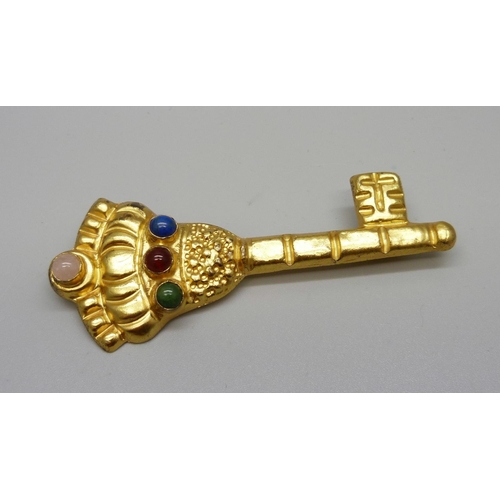 1056 - A vintage Taki 975 silver gilt brooch