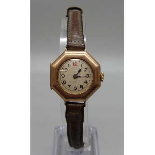 1065 - A 9ct gold cased lady's dress wristwatch