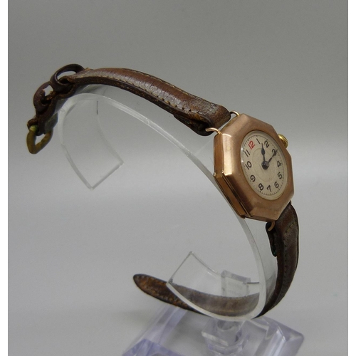 1065 - A 9ct gold cased lady's dress wristwatch