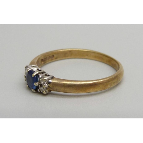 1069 - A 9ct gold, blue topaz and diamond ring, 1.9g, N