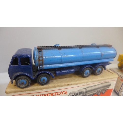 618 - Dinky Supertoys 504 Foden tanker and 921 Articulated Lorry, both boxed