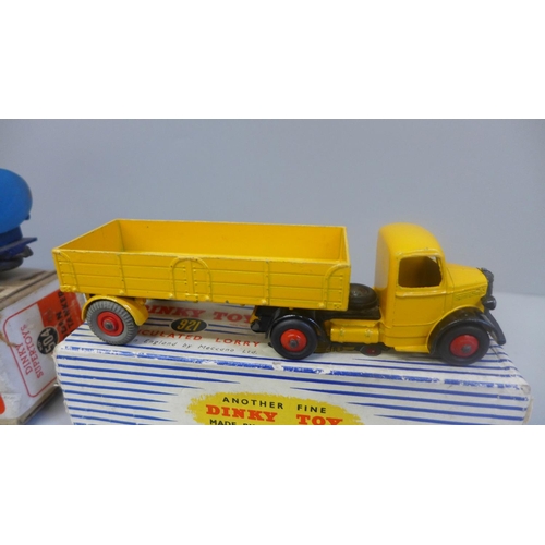 618 - Dinky Supertoys 504 Foden tanker and 921 Articulated Lorry, both boxed