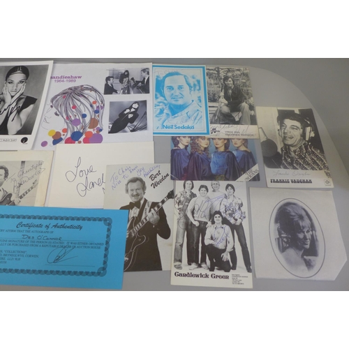 632 - Pop music autographs including Robin Gibb (Bee Gees), Alicia Keys, Sandie Shaw and Neil Sedaka, etc.