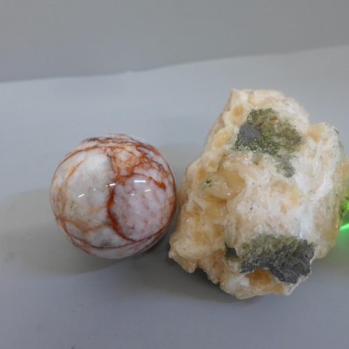 646 - A quartz mineral sample and a polished agate sample, with a glass ball