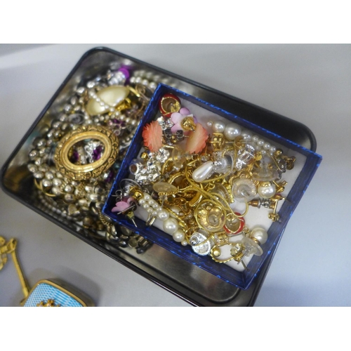 651 - Costume jewellery and a compact