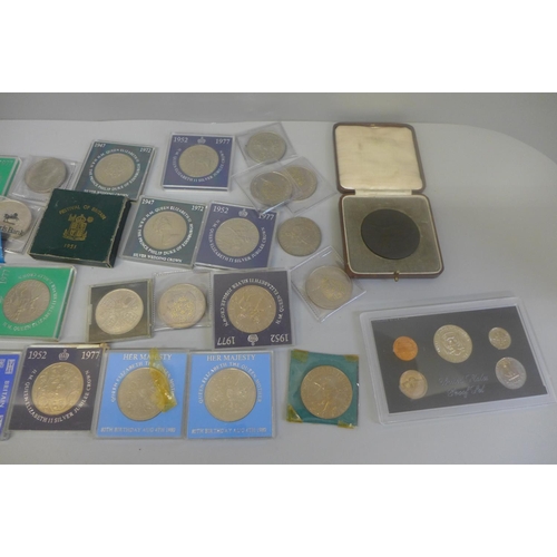 656 - A collection of commemorative crowns, a US 1971 proof coin set, bank notes and a bronze medallion, F... 