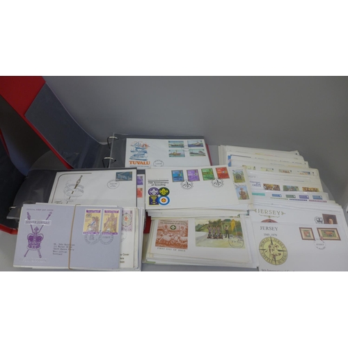 668 - Stamps; a tray of assorted first day covers in albums and loose