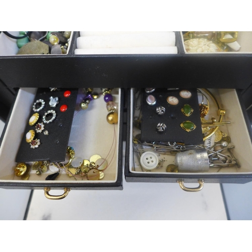 670 - Costume jewellery in black jewellery box