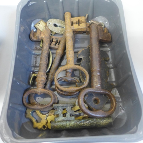 684 - Victorian keys, locks, etc.