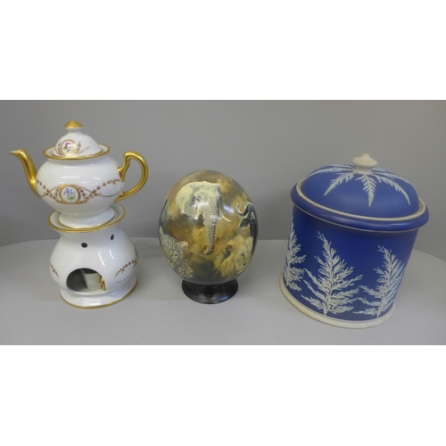 707 - A Wedgwood Jasperware lidded pot, lid a/f and small chip to rim, a Limoges porcelain tisaniere and a... 