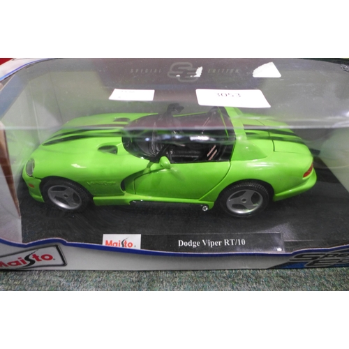 3053 - Maisto 1:18 Car and 2 Maisto Motorcycles (282-367,410)  * This lot is subject to vat