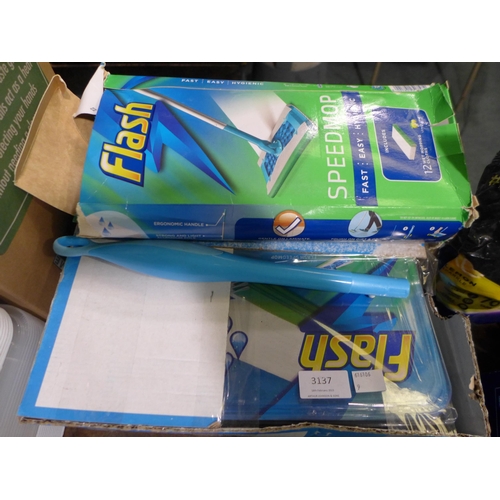 3137 - Flash Speed Mop starter kit and refills * this lot is subject to VAT