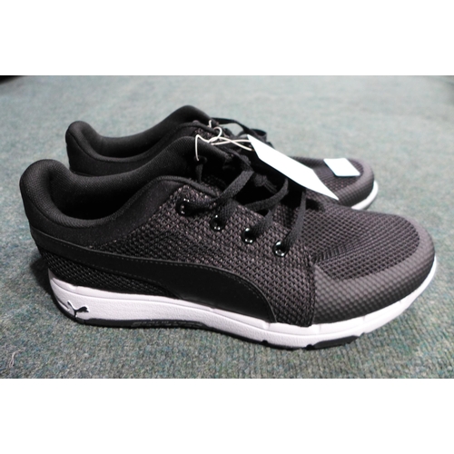 3210 - Pair of men's black Puma Golf trainers UK 7.5 * this lot is subject to VAT