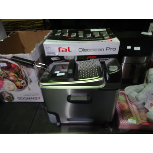 3338 - Tefal Fryer - model FR804140                (282-667)  * This lot is subject to vat