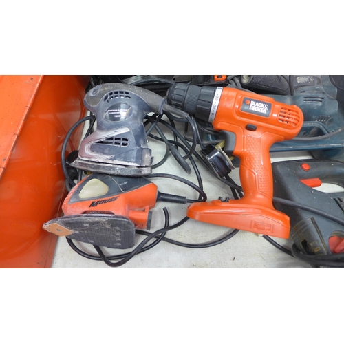 2011 - Black and Decker Quattro multitool, Black and Decker cordless drill and circular saw, Ryobi heat gun... 