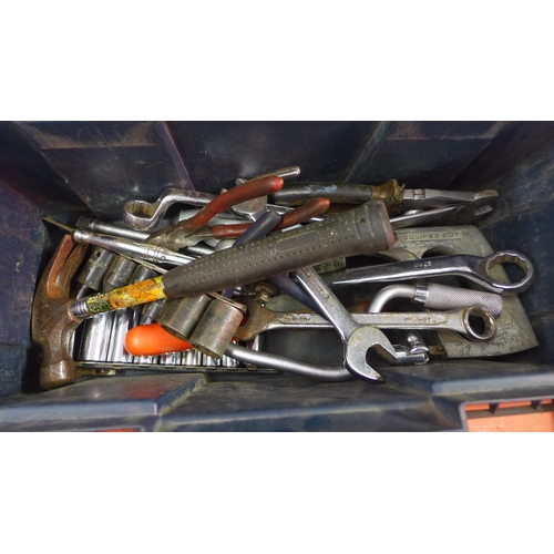 2063 - Multi meter and approx 30 garage tools including socket wrench