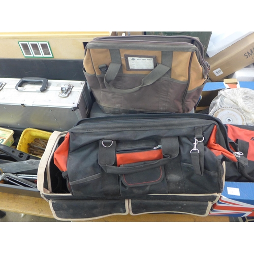 2077 - 3 Tool bags Snap On, Dickies and tray of tools includes spare circular saws, pneumatic polisher, Bos... 