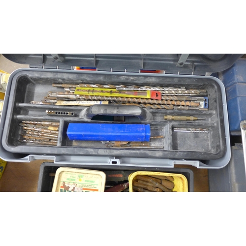 2079 - Aluminium flight case tool box and tool tray of hand tools with box of drill bits