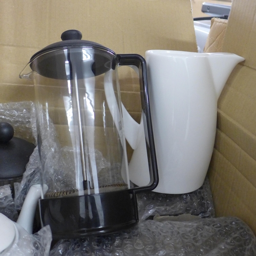 2096 - Job lot of approx 8 coffee pots and cafetiere pots (some Bodum)