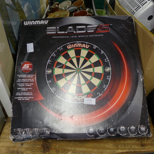 2131 - Winmau Blade 5 Dark Broad, boxed