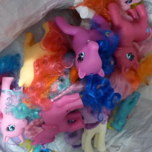 2176 - Approx 20 unicorn and horse children’s toys