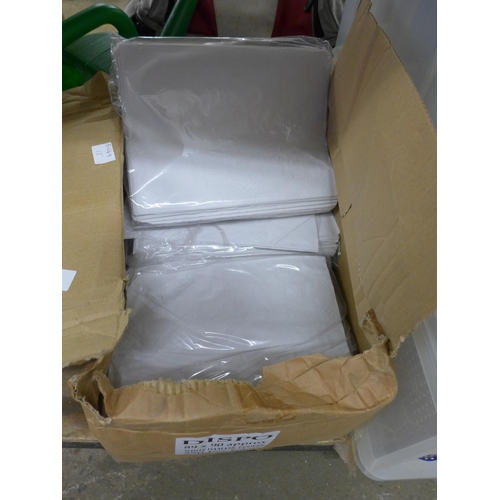 2187 - 8 Packs of 25 white disposable table cloths 989 x 90cm)