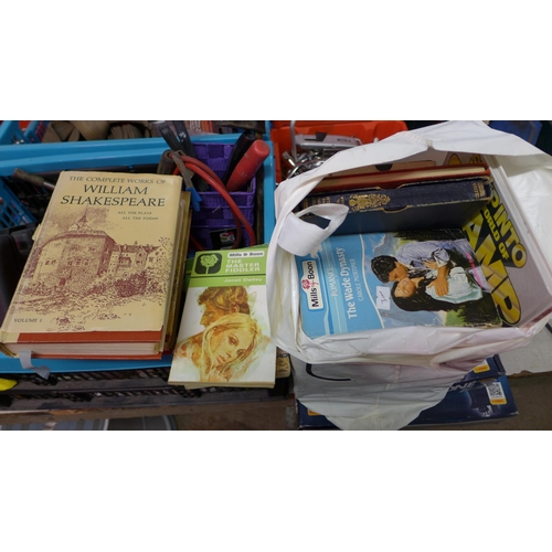 2236 - Approx. 25 out of print books: Orwell Animal Farm, HG Wells Short History of The World and qty. of M... 